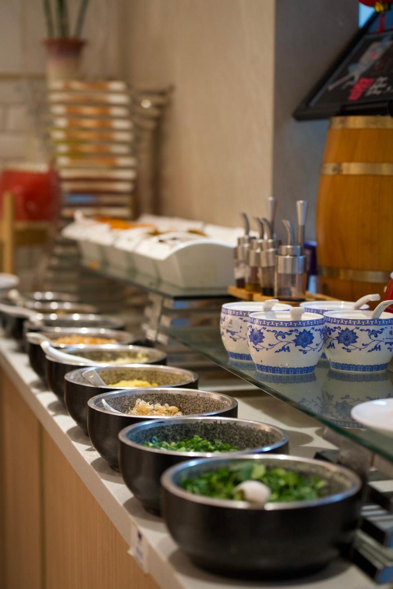 Holiday Inn Express Chengdu Tianfu Square By Ihg - Chunxi Road And Kuanzhai Alley Екстер'єр фото