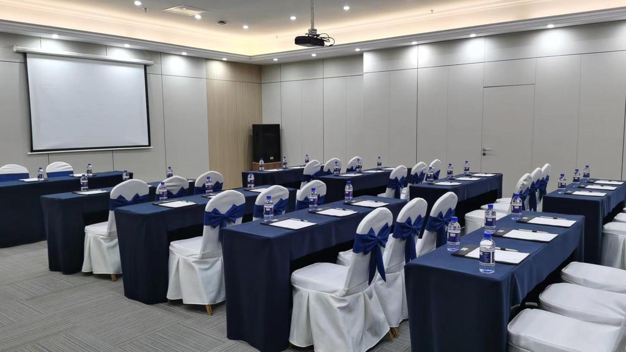 Holiday Inn Express Chengdu Tianfu Square By Ihg - Chunxi Road And Kuanzhai Alley Екстер'єр фото