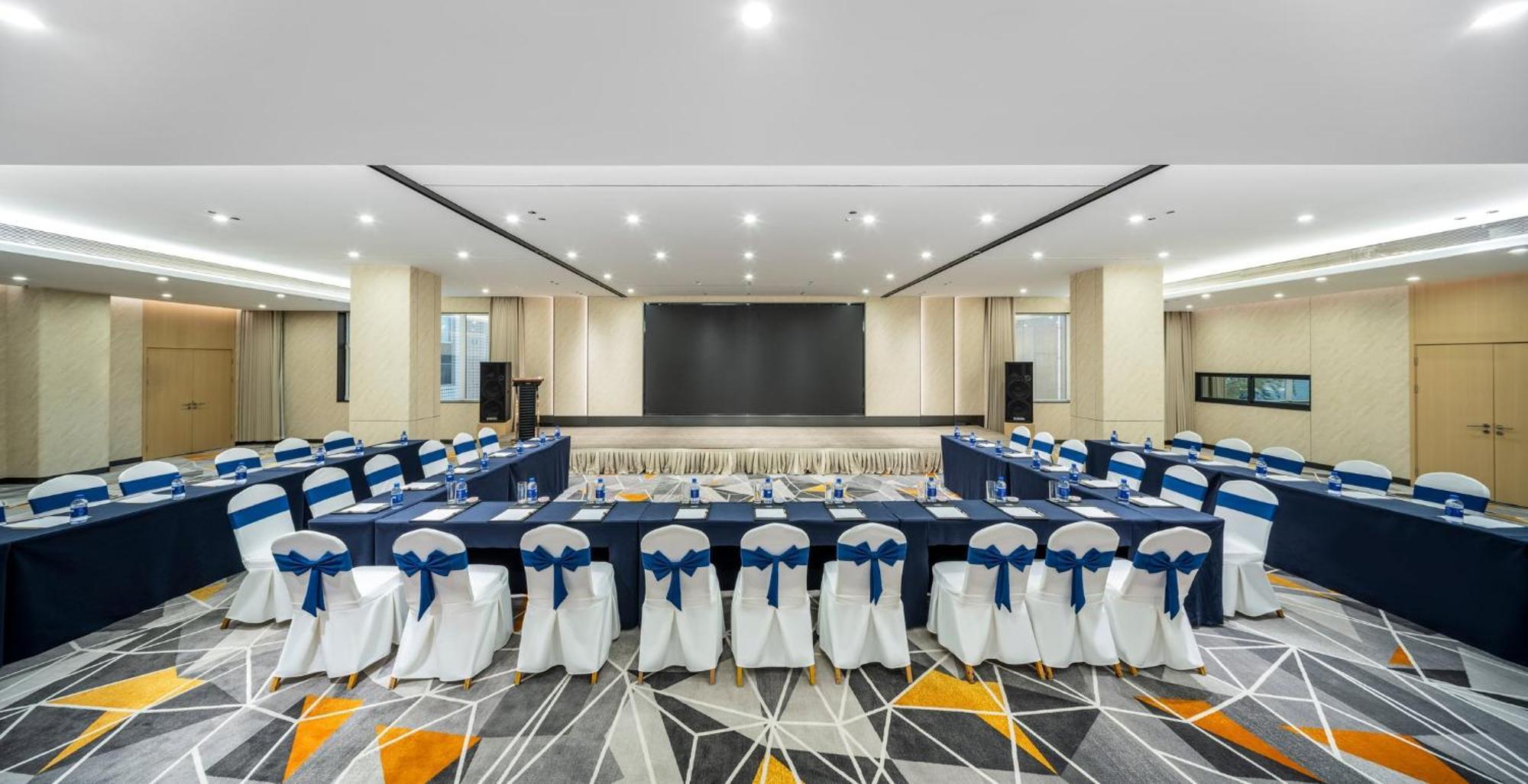 Holiday Inn Express Chengdu Tianfu Square By Ihg - Chunxi Road And Kuanzhai Alley Екстер'єр фото