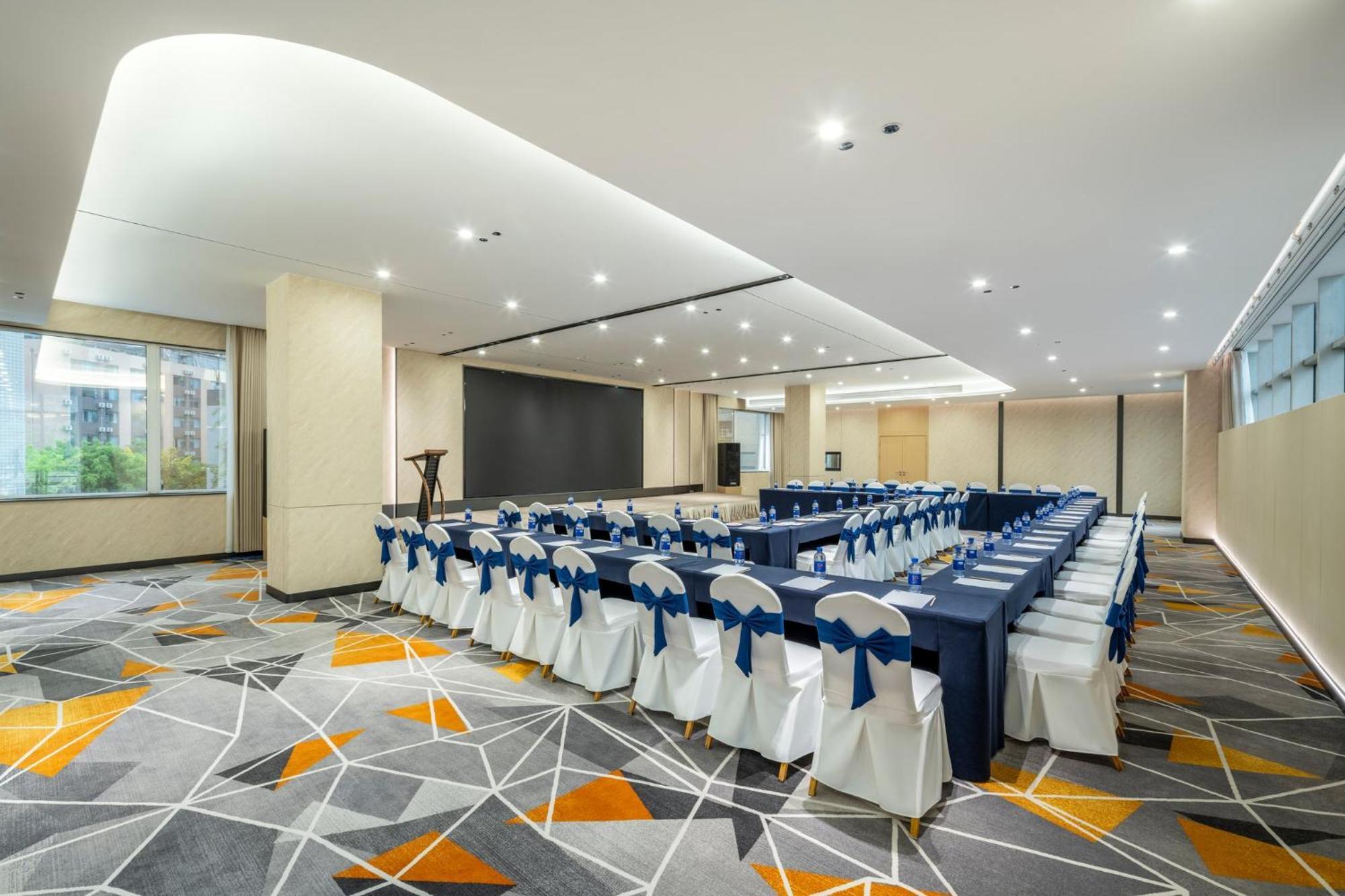 Holiday Inn Express Chengdu Tianfu Square By Ihg - Chunxi Road And Kuanzhai Alley Екстер'єр фото