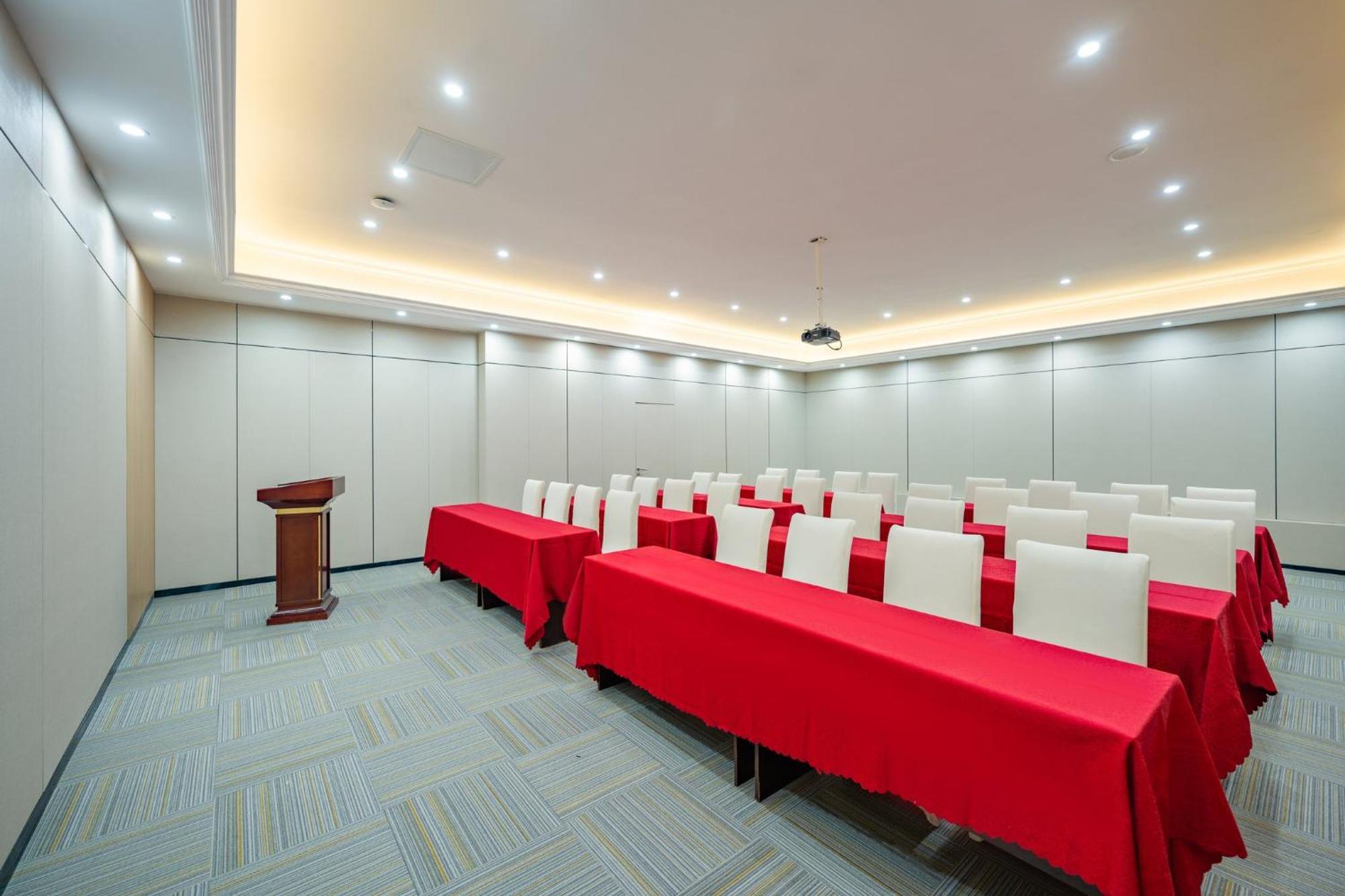 Holiday Inn Express Chengdu Tianfu Square By Ihg - Chunxi Road And Kuanzhai Alley Екстер'єр фото