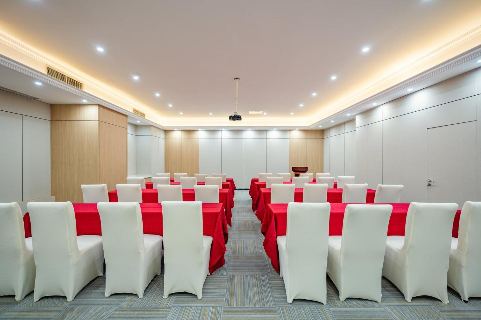 Holiday Inn Express Chengdu Tianfu Square By Ihg - Chunxi Road And Kuanzhai Alley Екстер'єр фото