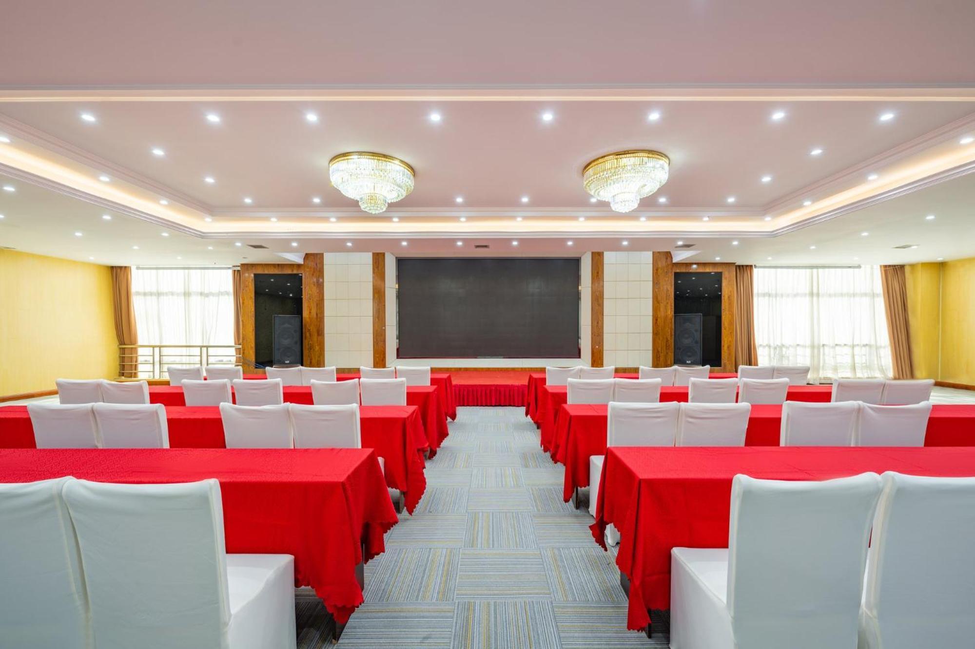 Holiday Inn Express Chengdu Tianfu Square By Ihg - Chunxi Road And Kuanzhai Alley Екстер'єр фото